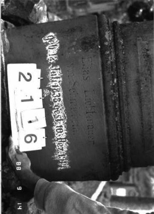 Grabstein 2116 (Index: 100097058) Maße HxBxT: 196x58x26 cm Symbolik: Levitenkanne: Grabstein 2116 (Detailaufnahme 2)