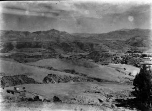 Aufschüttungsfläche : Mit sehr wenig Vegetation bewachsene Berglandschaft bei Sucre.
