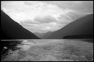 Kreuzberg: Ostteil des Sees [Weißensee], vom Motorboot aus
