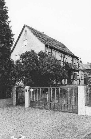 Wohnhaus, Fachwerk; Hasselroth, Rathausstraße 18
