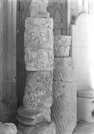 Römische Säule mit Ranken