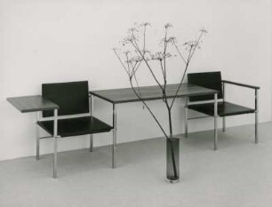 Wilde + Spieth Stahlrohrsessel und -tisch "SBM 680" von Karl Heinz Bergmiller und Ernst Moeckl