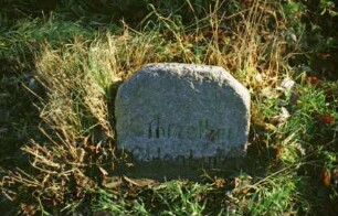 Ahrensbök-Tankenrade (Kreis Ostholstein): Richtung Prohnstorf-Wulfsfelde (Kreis Segeberg): Grenzstein