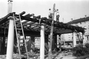 Abbruch des Gebäudes des alten Albtalbahnhofs.