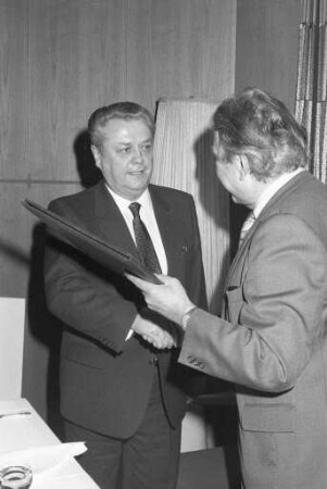 Verleihung der Ehrenmedaille der Stadt Karlsruhe an Stadtrat Emil Nagel