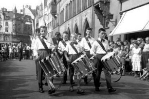 Basel (Schweiz): Markt; junge Trommler