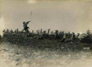 Handgranatenangriff deutscher Soldaten an der Westfront
