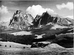 Dolomiten: Langkofel mit Plattkofel, von der Seiseralm