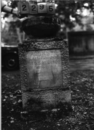 Grabstein 2295 [Hahn S. 114 Grab-Nr. Ur.III-47]