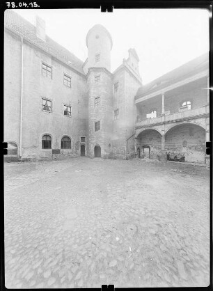 Annaburg. Schloss (1572-1573, 1578; C. Tendler). Hinterschloss. Hofansicht mit Eckturm und Galerie