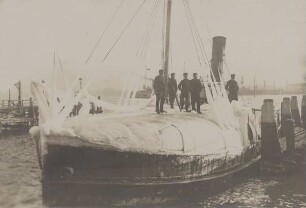 Vereister Dampfer "Dahlström" im Kieler Hafen