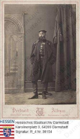 Tiedemann, Rudolph v. (1883-1916) / Porträt in Uniform, in Raumkulisse stehend, Ganzfigur