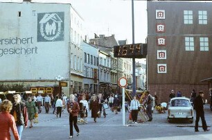 Stralsund, Ossenreyerstraße : Stralsund. Blick nach Süden aus dem Kreuzungsbereich mit der Heilgeiststraße (sogenanntes "Ostkreuz")