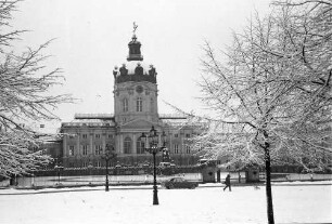 Berlin: Charlottenburger Schloss im Schnee