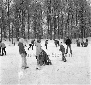Salzteich: Eislaufen