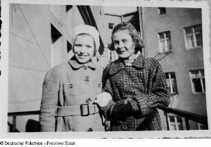 Porträt Renate Rössings als Kind mit einem weiteren Mädchen