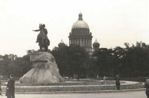 Sankt Petersburg. Denkmal für Zar Peter den Großen und Isaak-Kathedrale (1817-1858)