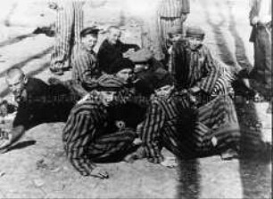 Befreite Kinder im KZ Buchenwald
