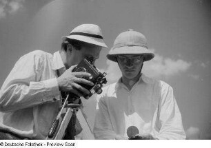 Roger Rössing mit Freund beim Filmen