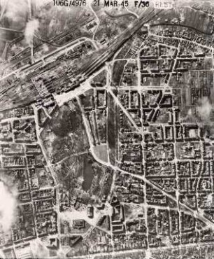 Amerikanische Luftbildaufnahmen von Kriegszerstörungen. Ausrichtung nach Süden. Südstadt / Südweststadt
