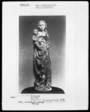 Stehende Muttergottes