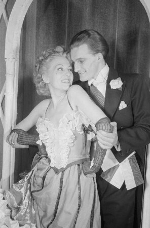 Szenenbilder aus der Operette "Die lustige Witwe" von Franz Lehár am Metropol-Theater Berlin