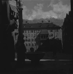 Innsbruck. Goldenes Dachl mit Prunkerker (um 1500)