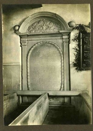 protestantische Kirche. Grabstein des Joh. Wilhelm Rebel, 1729