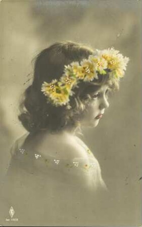 [Ein Mädchen mit Blumenkranz]