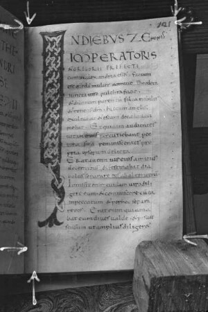 Vita der heiligen Euphrosina und andere Traktate verschiedener Zeiten — Initiale I (N DIEBUS), Folio 121 recto