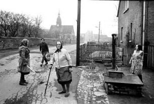 Dorfstr. 82 : Körlitz. Szene auf einer Dorfstraße