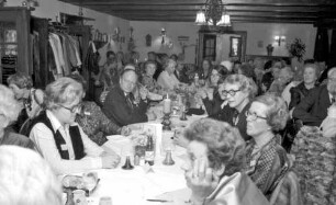 Untermünstertal: Gruppen beim Dinner