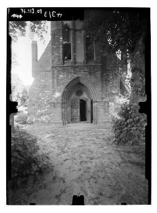 Roggow-Russow (Rerik-Russow). Kirche (Baubeginn A. 14. Jh., Umbau 1901/1904; G. L. Möckel). Teilansicht von Westen