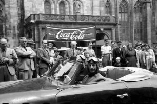 Freiburg: Porsche; Hintergrund Coa-Cola Stand