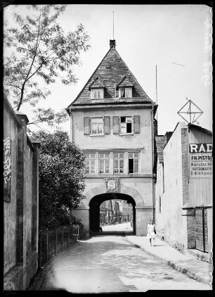 Holzminden. Torhaus mit Wappen