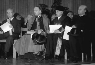 Freiburg: Aula, auf dem Podium Präsident Pfleiderer, Seiterich, Schühly, Domkapitular Reinhard