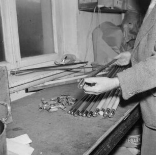 Spangenberg. Mitarbeiter bei der Peitschenherstellung