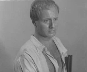 Szenenbilder aus dem Stück "Julius Fucik" von Juri Burjakowski am Deutschen Theater Berlin : Rollenporträt