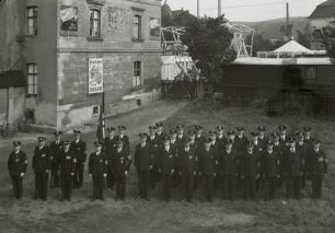 Roßwein, Gasthaus "Beckers Garten", Unter den Linden 6, Verband Roßwein der "Nationalsozialistischen Kriegsopferversorgung" im Garten in Appellaufstellung