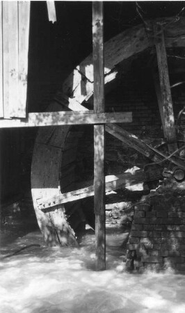 Ruhland-Naundorf. Pößnitzmühle, verfallenes Wasserrad