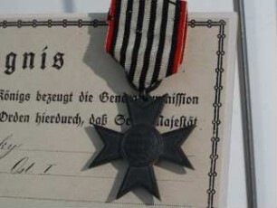 Verdienstkreuz für Kriegshilfe, 1918, und Besitzzeugnis für Kurt Tucholsky