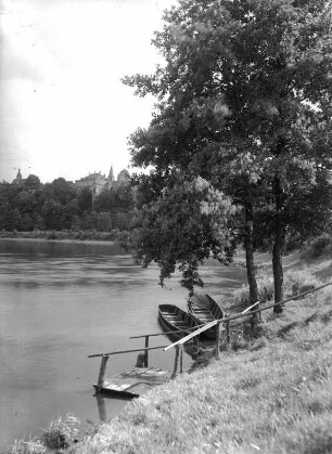 Döben, Stadt : Blick über den Fluss nach Döben