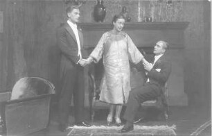 Der Herr seines Herzens. Schauspiel in drei Akten von Paul Raynal (deutsch von Stephan Hock). Staatsschauspiel Dresden, Dresdner Erstaufführung 08.09.1927 : Szene mit Felix Steinböck als Simon, Alice Verden als Aline und Adolf Wohlbrück als Henry