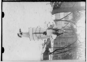 Fasnacht im Josefinenstift (Klösterle) 1929; Närrin