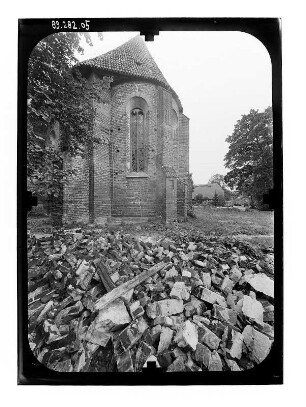 Lübow. Kirche (1210/1227 beg.). Chor von Südosten