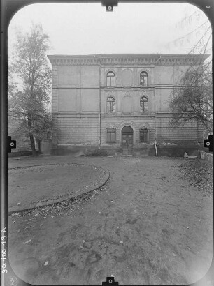 Zittau, Theaterring 3. Pestalozzischule (1866). Seitenansicht mit Eingang