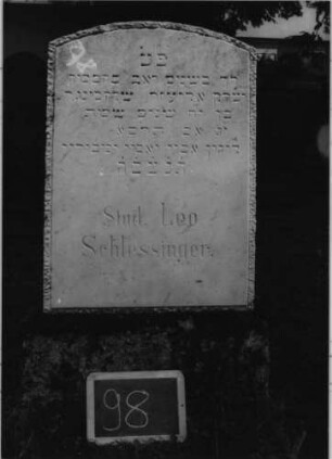 Grabstein 98 (Index: 100081370) Zustand: noch stehend Maße HxBxT: 110x54x15 cm: Grabstein 98