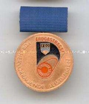 Medaille "Für hervorragende Leistungen an der Erdgastrasse" in Bronze, DDR, im Etui
