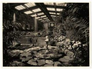 Ausstellungsgarten Deutsche Gartenbau-Ausstellung 1933, Berlin: Innenansicht Ausstellungshalle, Exotischer Wassergarten