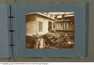 Album mit Fotografien aus dem Palazzo ZuccariAnsicht des Innenhofs - Riccio-Album